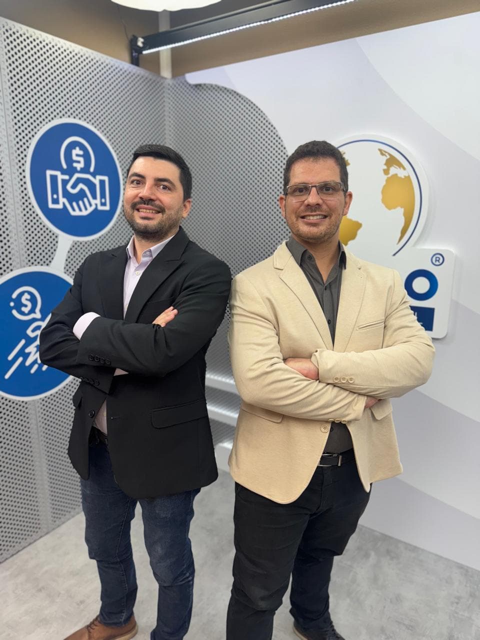 Família feliz em casa